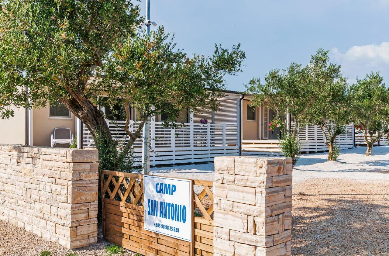 Camp San Antonio Hotell Biograd Na Moru Eksteriør bilde